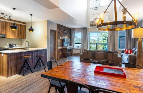 Sainte-Marguerite-du-Lac-Masson Apartment | 111 m² Serviced apartment ∙ 3 bedrooms ∙ 10 guests