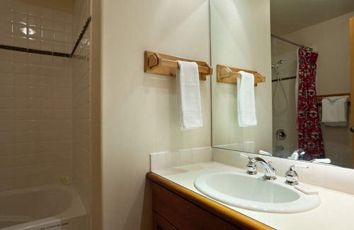 Nordic Estates House | Cabin-Style Home with Shared Hot Tub & Pool