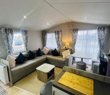 Tattershall Cabin | Calypso Hot Tub Breaks Tattershall Lakes Pet Friendly