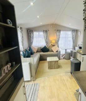 Tattershall Cabin | Calypso Hot Tub Breaks Tattershall Lakes Pet Friendly