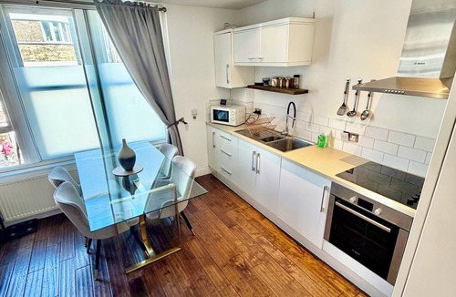 Cambridge City Centre Apartment | Cambridge City Centre 1 Bed Apartment - Sleeps 3
