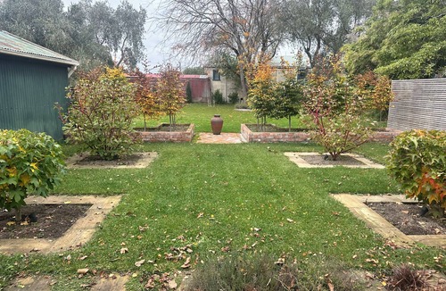 Martinborough Cottage | Camilla Cottage - 2 bedrooms close to the square