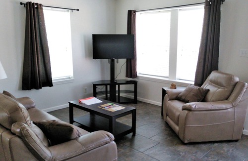 Gull Lake House | Campbell's Clean & Comfortable Modern Duplex 4662B