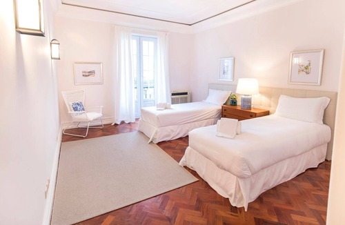 Sao Joao de Deus Apartment | Campo Pequeno Charming Apartment by LovelyStay