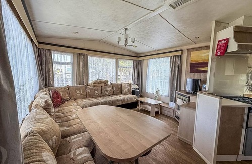 Beckingham House | Caravan with decking & free WiFi at Steeple Bay ref 36051D