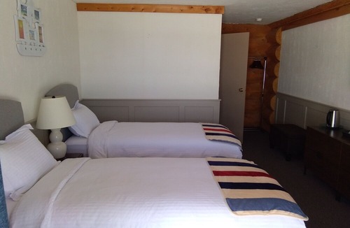Lac La Hache Bed & Breakfast | Cariboo Log Guest House