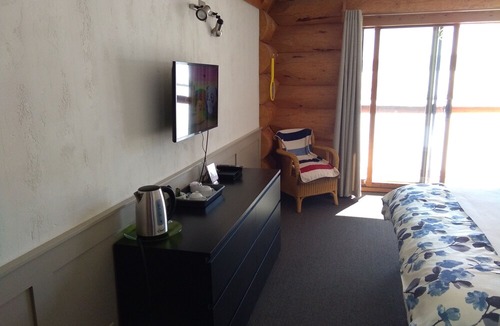 Lac La Hache Bed & Breakfast | Cariboo Log Guest House