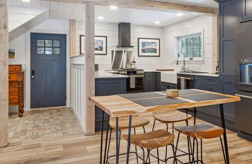Reading Apartment | Carriage House with Valley Views, Rock Haven