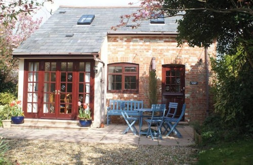 Brighstone Cottage | Carriers Stable - Country cottage, Great ferry discounts.