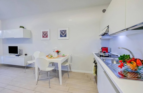 Gaino Apartment | Casa Bougainville Shared Pool & LakeView, Toscolano Maderno, Italy