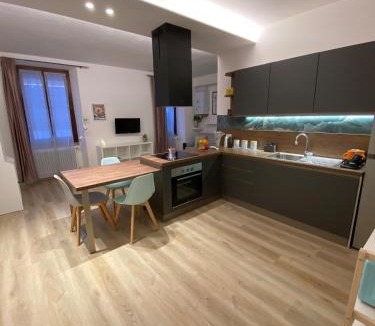 Tavernerio Apartment | Casa FATA MELANIA-free parking-self check in