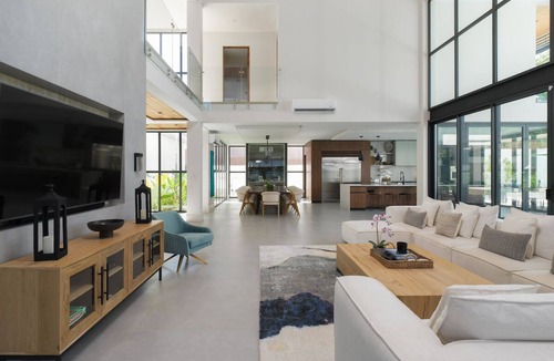 Playa Langosta House | Casa Melia Beachfront Luxury Villa in Tamarindo