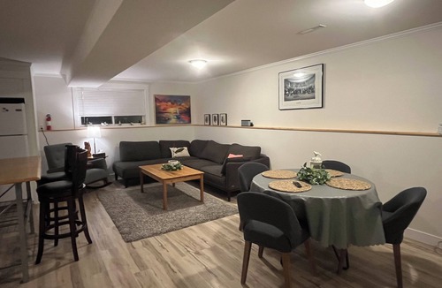 Nakusp House | Casa Michaud, full basement suite
