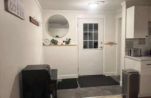 Nakusp House | Casa Michaud, full basement suite
