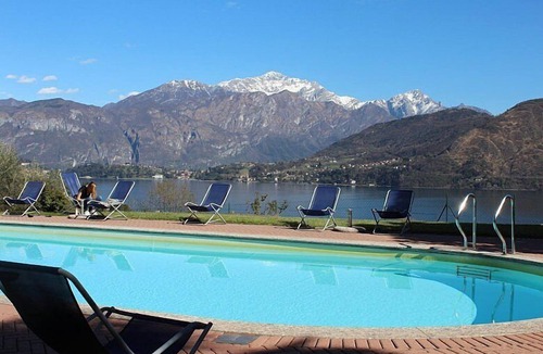 Azzano House | Casa Panorama Uno: A bright and cheerful studio apartment situated at a short distance from the shores of Lake Como, with Free WI-FI.