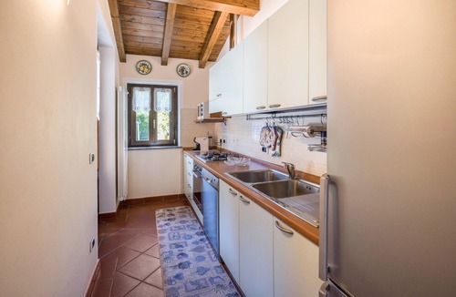 Comero House | Casa Vacanza Anna, Lake Maggiore: Independent House with Garden, Parking, Pets Welcome