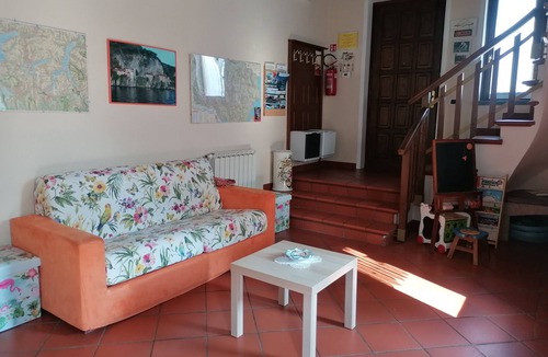 Comero House | Casa Vacanza Anna, Lake Maggiore: Independent House with Garden, Parking, Pets Welcome