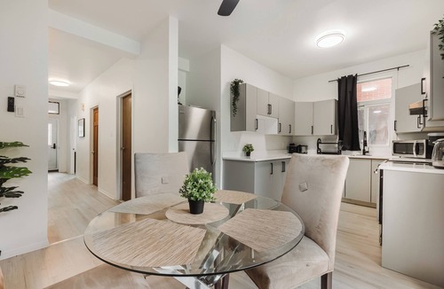 Pointe-Saint-Charles Apartment | CasaKaïa - Cozy 2 bedroom apartment with Backyard & Parking near Lachine canalnn