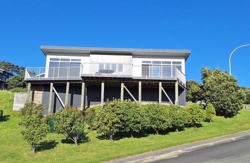 Castlepoint House | Castlepoint Coastal Escape - Sea Views & Beachside Bliss