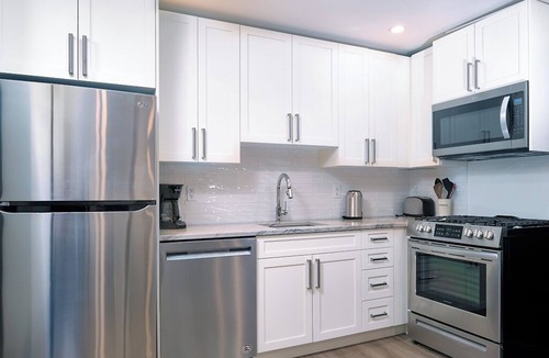 Rossland Apartment | Cedar Nook: Cozy, Modern Retreat Minutes from Red Mountain Resort