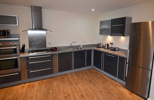 Northampton Apartment | Central 3 Bedroom Apartment with Parking & Balcony