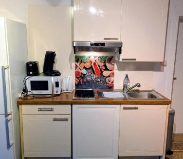 Etterbeek Apartment | Central and convenient studio near supermarkets and public transports