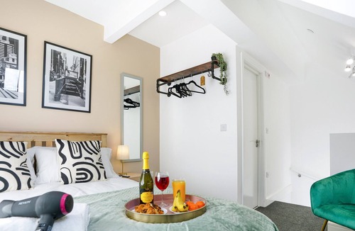 Buckingham Apartment | Central Apt #2 Free Parking + Fast Wifi + SmartTV