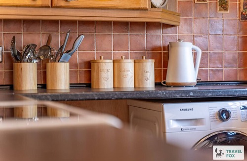 Nottingham House | Central Aster House 3 Bedrooms Parking
