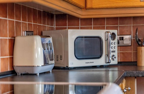 Nottingham House | Central Aster House 3 Bedrooms Parking
