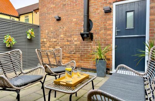 Edwinstowe House | Central, dog friendly, private courtyard