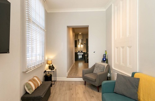 Nottingham City Centre Apartment | Central Gem | Plush Beds -Walk to Attractions! - Pass the Keys