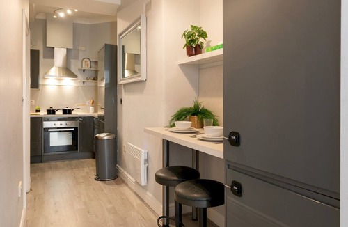 Nottingham City Centre Apartment | Central Gem | Plush Beds -Walk to Attractions! - Pass the Keys