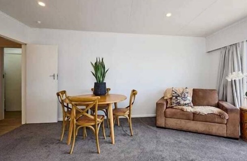 Kaikoura Apartment | Central Location | Mountain Views | Warm - KK5436, Central Location | Mountain Views | Sunny