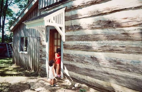 Drummond-North Elmsley Cottage | Century old log cabin on the beach