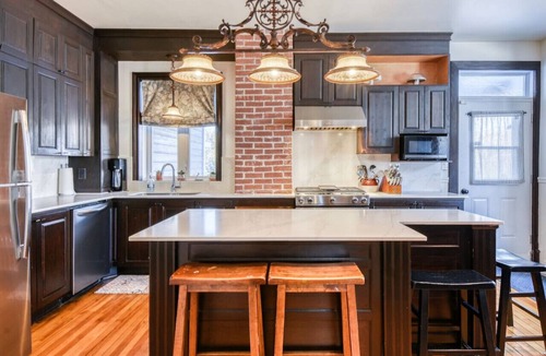 Saint-Emile-de-Suffolk House | Château Saint-Émile, Heritage Lakefront & Hot Tub