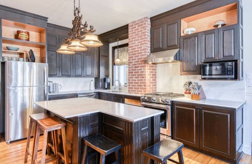 Saint-Emile-de-Suffolk House | Château Saint-Émile, Heritage Lakefront & Hot Tub