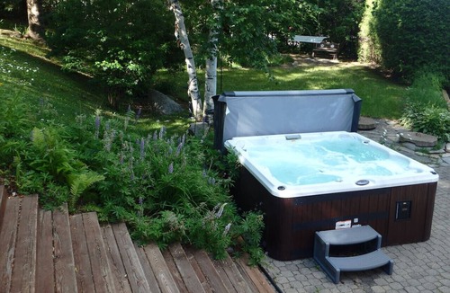 Huberdeau Ski Chalet | Chalet Alpin | Walk to Lake & Beach | Spa & BBQ