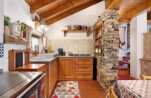Rabbi Apartment | Chalet Berghof Laret Arnica Apartment with Mountain View, Sauna and Wi-Fi