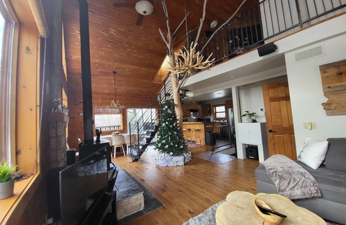 Sainte-Agathe-des-Monts Ski Chalet | Chalet Laperle with spa on mountain