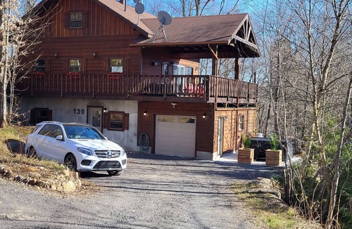 Sainte-Agathe-des-Monts Ski Chalet | Chalet Laperle with spa on mountain