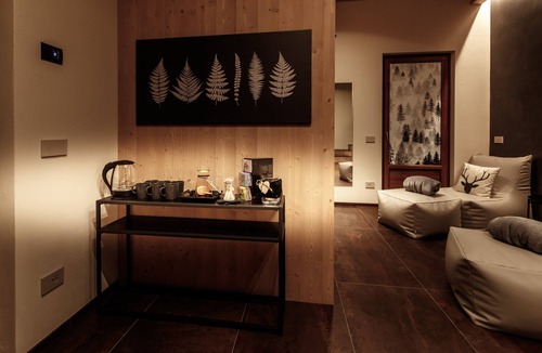 Valtellina Ski Chalet | Chalet 'Ice Villa Genf with Spa' with Mountain View, Shared Garden and Wi-Fi