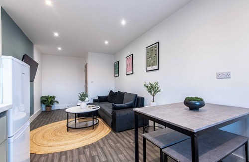 Long Eaton Apartment | Chapel Street Flat 3 - Perfect for Parks & Recreation