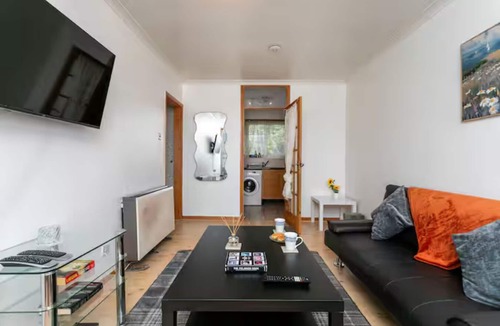 Bramcote Apartment | Charming 1-Bed Flat in a Peaceful Area - Pass the Keys