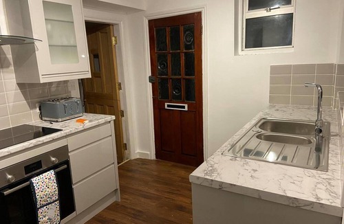 Brentwood Apartment | Charming 2-bed Apartment in Brentwood Free Parking