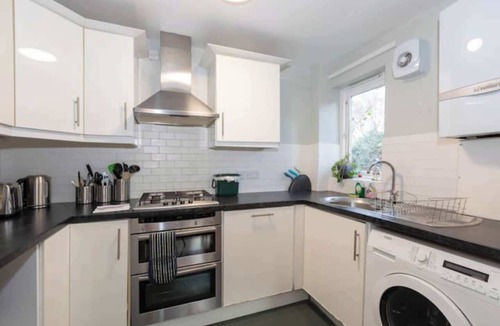 St. George's House | Charming 2BD Retreat with Garden and Parking