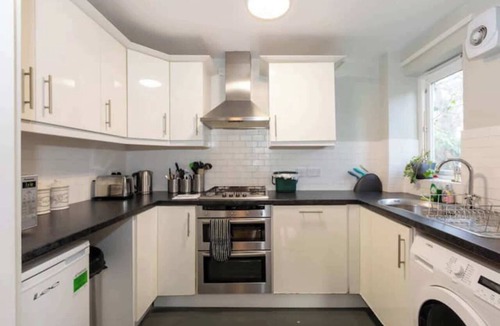 St. George's House | Charming 2BD Retreat with Garden and Parking