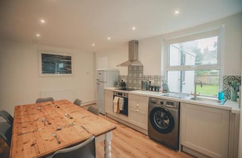 Banbury House | Charming 3 Bedroom Home with Garden in Banbury