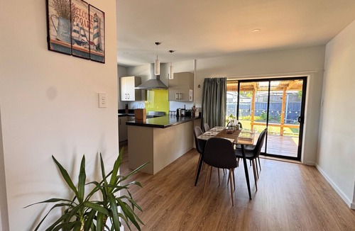 Hornby House | Charming 3-bedroom building in lovely Christchurch with AC, WiFi