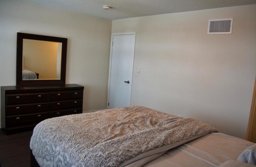 Durham Region Bed & Breakfast | Charming and Cozy 3 BDR Townhouse