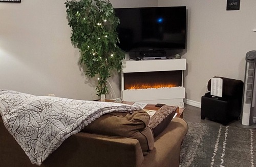 Langford Apartment | Charming Cozy Suite In Langford.